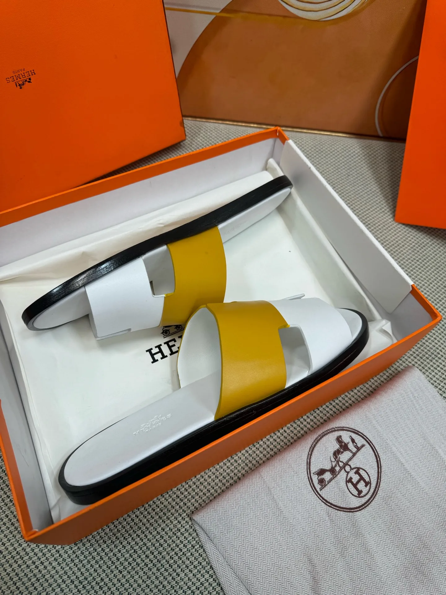 👟👟Ex-factory price 560👟👟 "HERMES" [Classic Original Version] Hermès; Top 🔝 Purchasing Agency 🔍🔍 Men's Latest 🇺🇸 Counter Sales Simultaneously, Original Imported from Italy: Silk Cowhide · Prominent (High-end · Nobility · Grade) Exquisite Workmanship (Italian 🇮🇹 Imported Water Dye Brand Wear-resistant ultra-thousand leather feet) Soles: Original soles specially provided by the original factory, ⚠exclusive double-layer movable rubber molded outsole; super comfortable, wear-resistant, non-slip, environmentally friendly🌳🌳🌳, real photos taken🎬The real ones are more beautiful🔍🔍 (high quality, single goods), you can enter and exit the counter at will* Code number: 38·39·40·41·42·43·44# (45# can be customized) (46 47➕30 customization is not returnable) Welcome to place an order...☕